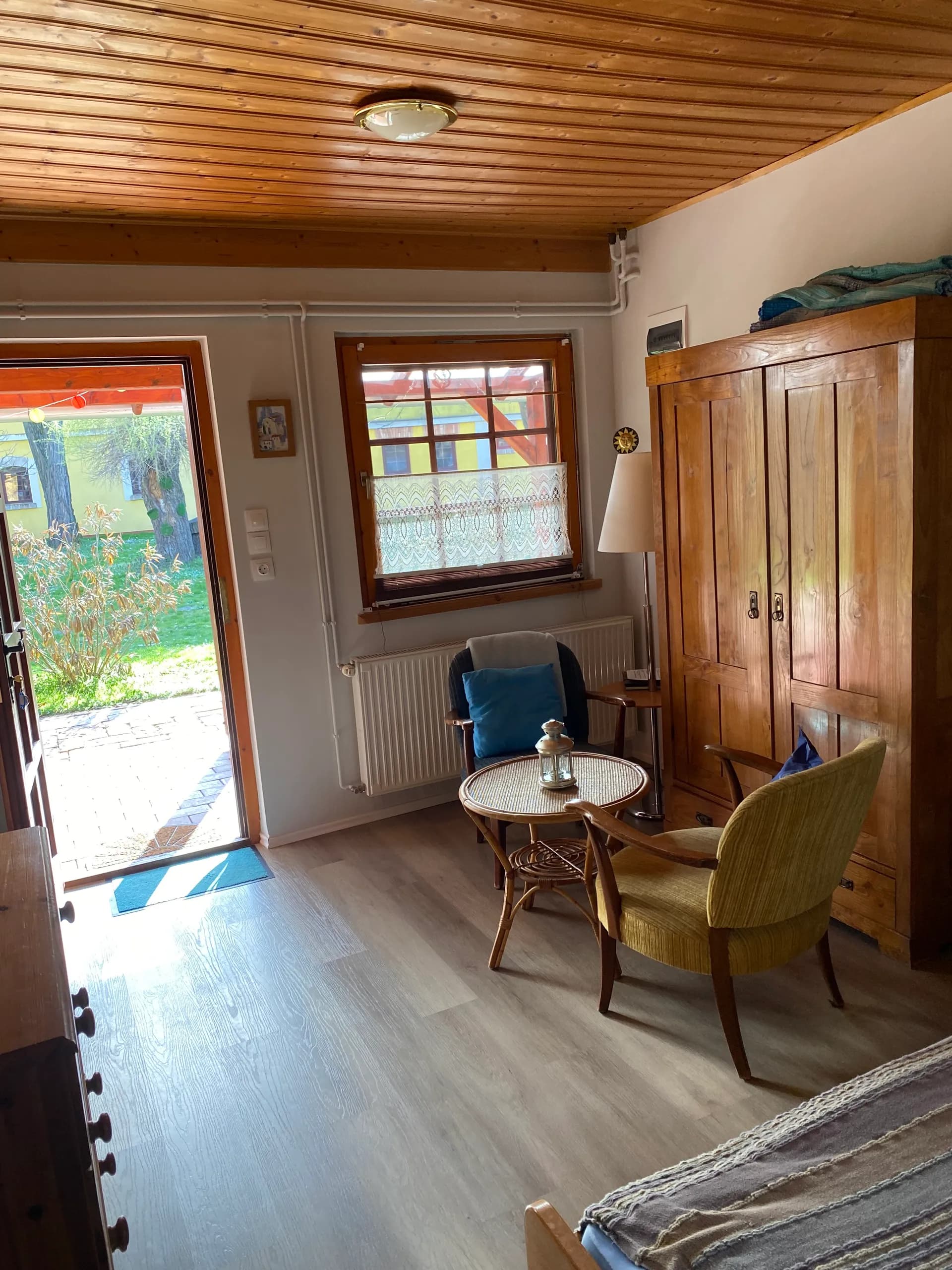 Wardrobe and access to terrace