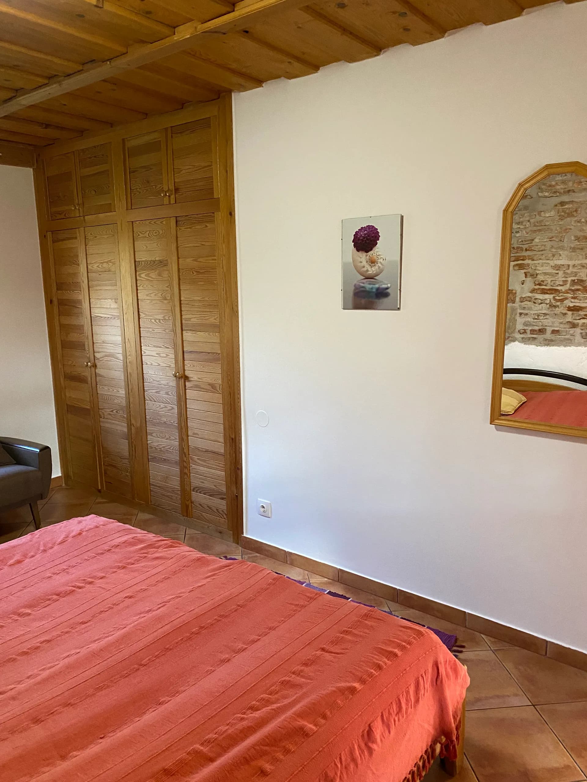 Double bed 2 and wardrobe