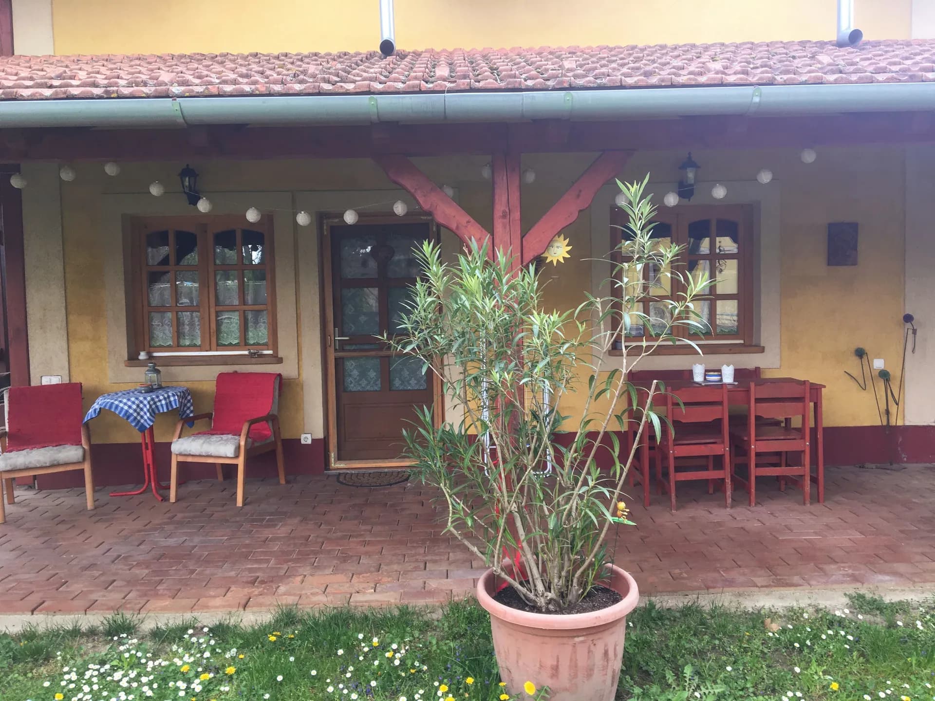 Exterior view with access to the apartment