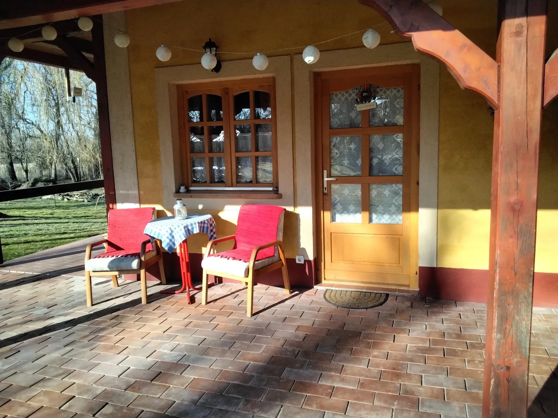 Exterior view with access to the apartment